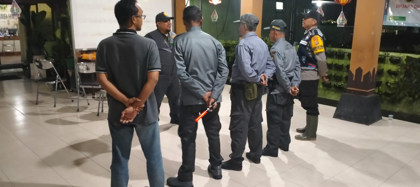 Giat Pengamanan Malam Natal di wilayah Kelurahan Cokrodiningratan Tahun 2024