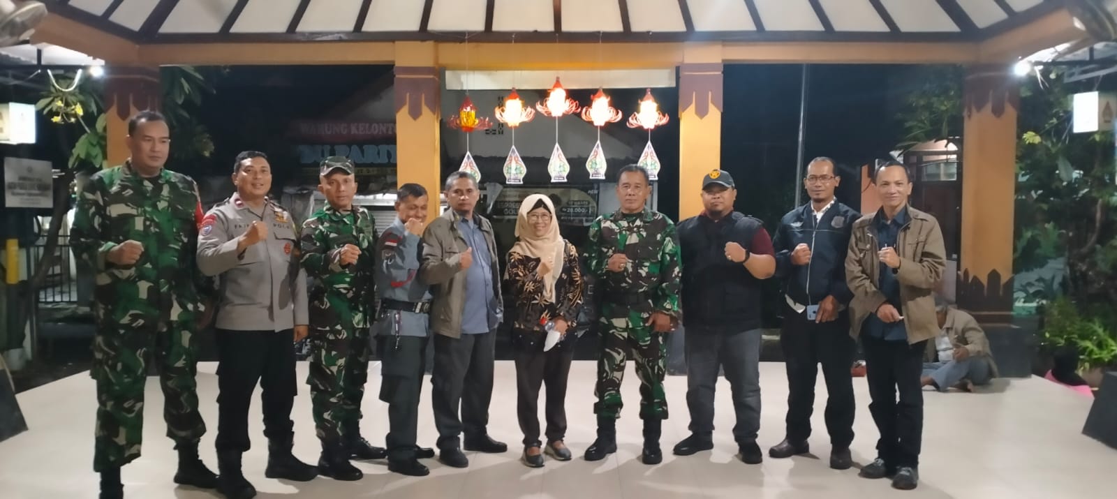 Giat Pengamanan Malam Tahun Baru 2025 di wilayah Kelurahan Cokrodiningratan